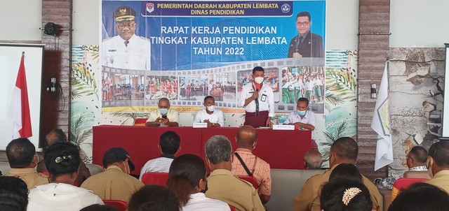 Keterangan : Kepala Dinas Pendidikan Kabupaten Lembata, Anselmus Asan Ola. Foto : Teddi Lagamaking 