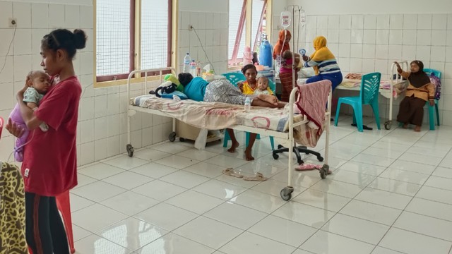 Pasien anak di RS Serui, Kepulauan Yapen. (BumiPapua.com/Agies Sitanggang) 