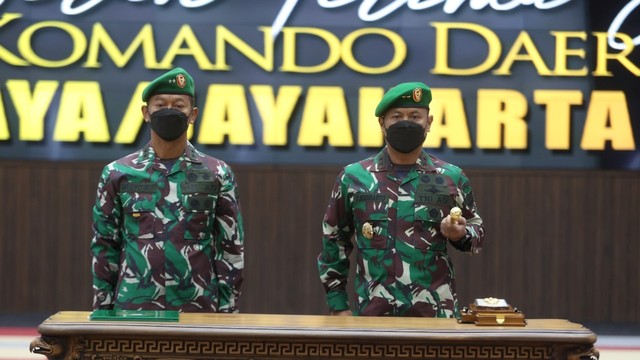 KSAD Jenderal Dudung Abdurachman pimpin sertijab Pangdam Jaya, Senin (10/1/2022). Foto: TNI AD