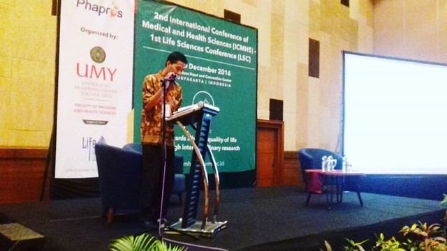 Dosen Spesialis Medikal Bedah "Prima Trisna Aji" ketika mempresentasikan Penelitiannya di Seminar Internasional dikota Yogyakarta