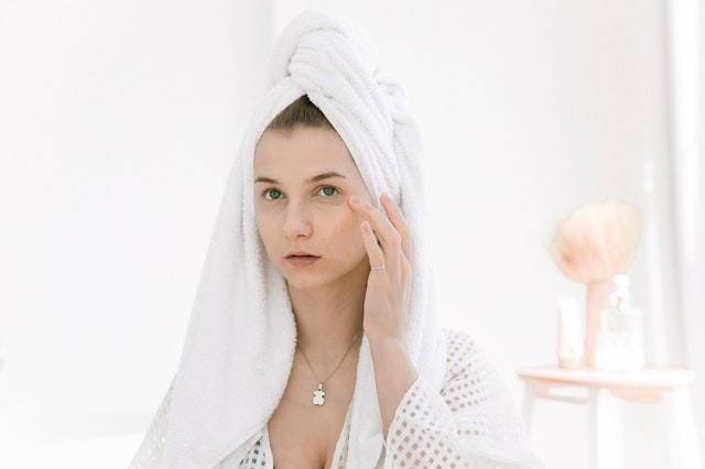 Ilustrasi Skincare Untuk Kulit Berminyak dan Pori Besar. Foto Pexels