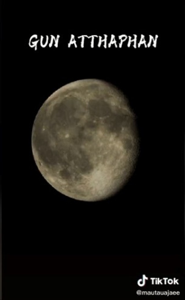 Tren moon phase yang kini ramai di TikTok karena disebut bisa mengetahui kondisi bulan saat Anda lahir. (Foto: TikTok/@mautauajaee).