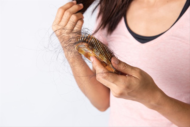 Ilustrasi Cara Merawat Rambut Kering dan Rontok. Sumber: Unsplash,