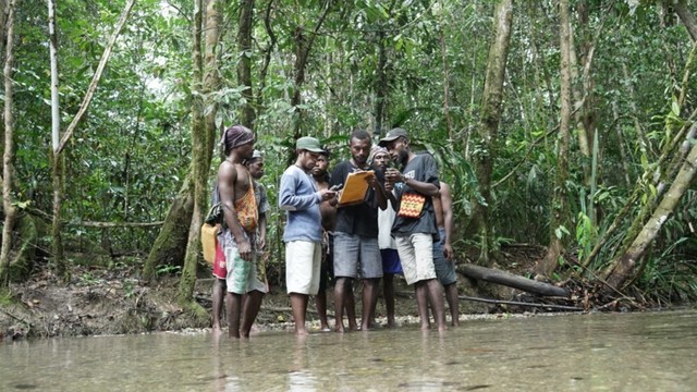 Masyarakat adat Suku Moi di Kabupaten Sorong, Papua Barat. Foto: EcoNusa