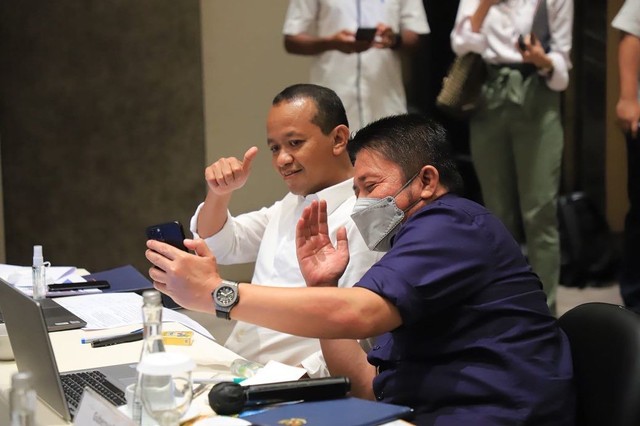 Gubernur Provinsi Sumsel, Herman Deru bersama Direktur Utama PT Bukit Asam saat Rapat Koordinasi bersama Menteri Investasi/ Kepala Badan Koordinasi Penanaman Modal (BKPM) Bahlil Lahadalia.