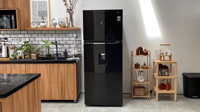 Kulkas LG New Smart Inverter Top Freezer. Foto: kumparan