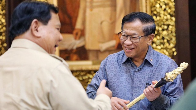 Menhan RI Prabowo Subianto saat terima tokoh senior TNI dalam Focus Group Discussion (FGD).  Foto: Biro Humas Setjen Kemhan