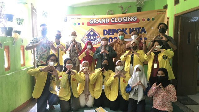 Minggu, (12/12/2021) penutupan rangkaian kegiatan bertajuk "Grand Closing Depok Kita UI 2021" yang dihadiri oleh Dr. R. Ismala Dewi, S.H., M.H. selaku DPL dan Dr. Aad Rusyad Nurdin, S.H., M.Kn., dosen FH UI, bersama Wakil Ketua BEM UI 2021, Yogie Sani, dan Departemen Sosial Masyarakat BEM UI.