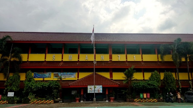 Gedung SMAN 71 Jakarta. Foto: Jonathan Devin/kumparan