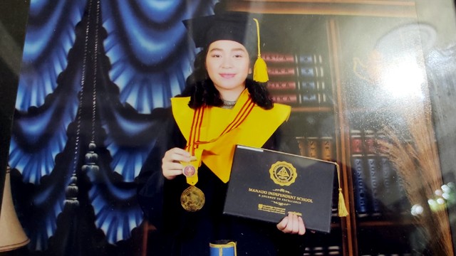 Foto almarhumah Grace Karundeng saat penamatan pendidikan SMA