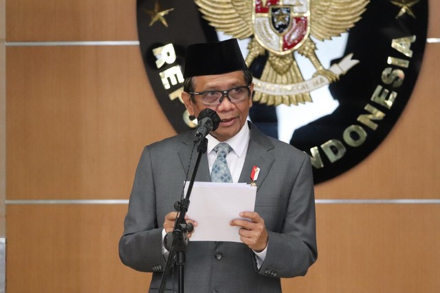 Menko Polhukam Mahfud MD lantik Mayjen TNI Mulyo Aji jadi Sesmenko Polhukam. Foto: Dok. Humas Kemenko Polhukam