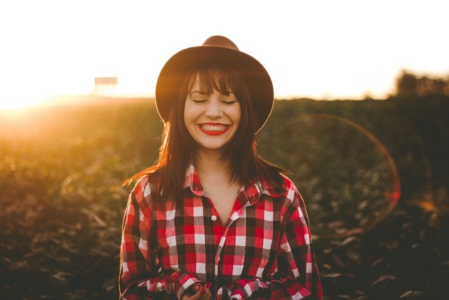 Ilustrasi Sifat Wanita yang Lahir Bulan September. Sumber: Unsplash.