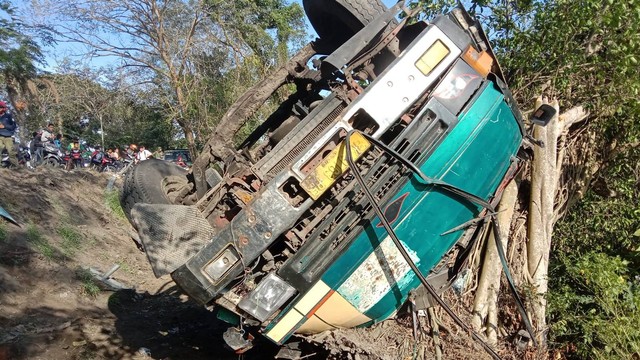 Truk tangki di Sumut terbalik dan menyebabkan sopirnya tewas terjepit Foto: Dok. Istimewa