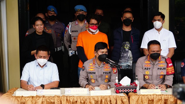 Konferensi pers kasus penyalahgunaan narkoba Ardhito Pramono di Polres Jakarta Barat, Kamis (13/1/2022). Foto: Jamal Ramadhan/kumparan