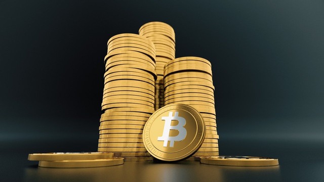 https://cdn.pixabay.com/photo/2017/12/17/14/12/bitcoin-3024279_1280.jpg