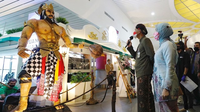 Gubernur Jawa Tengah, Ganjar Pranowo melaunching Dewan Kerajinan Nasional (Dekranasda) Jateng Store di Yogyakarta International Airport (YIA). Foto: Dok. Istimewa