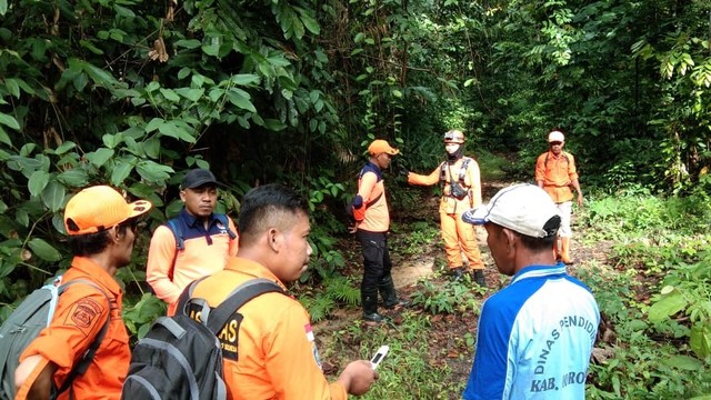 Suasana pencarian 2 warga di Desa Bahomohoni, Kecamatan Bungku Tengah, Kabupaten Morowali, Sulawesi Tengah. Foto: Istimewa