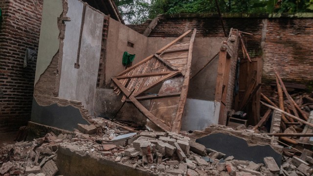 Dampak Gempa 6,6 M Pandeglang Rusak 6 Rumah & Sekolah di Lebak, 1 Orang Luka (230753)
