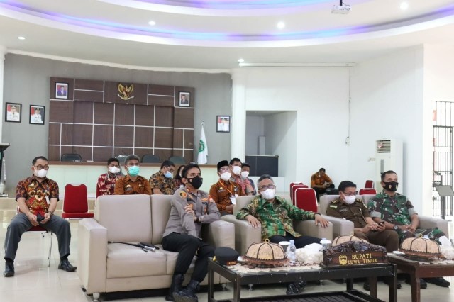 B﻿upati Lutim dan Forkopimda Ikuti VirtualRakor Penanganan dan Vaksinasi Covid19