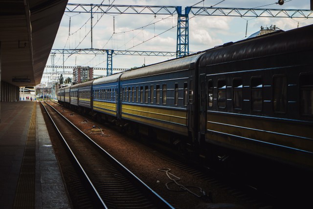 Ilustrasi syarat perjalanan kereta api, sumber foto: (Abbat) by Unsplash.com