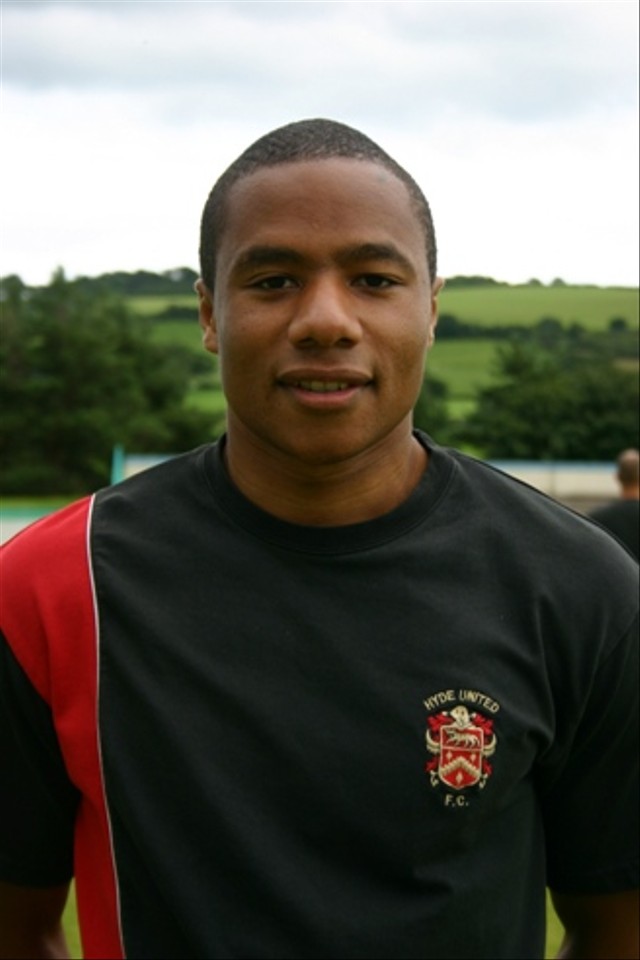 Nathan D'Laryea kala berseragam FC Hyde. Foto: Laman resmi FC Hyde.