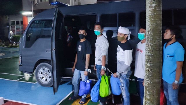 Puluhan narapidana di Lapas Kelas III Rangkasbitung dipindahkan sementara karena lapas dilakukan pengecekan bangunan usai gempa 6,6 M Banten.  Foto: Dok. Istimewa