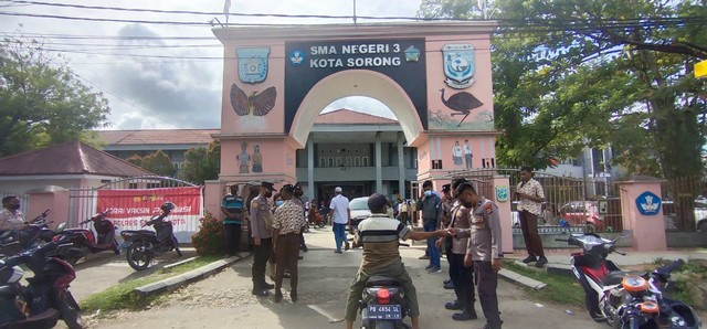 Orang Tua Murid di Sorong Wajib Tunjukkan Kartu Vaksin saat Ambil Buku Rapor (474129)