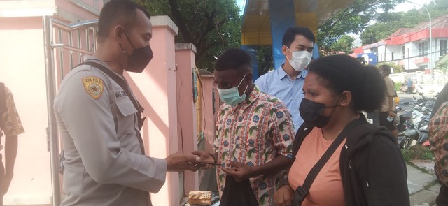 Orang Tua Murid di Sorong Wajib Tunjukkan Kartu Vaksin saat Ambil Buku Rapor (474130)