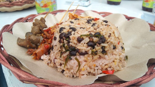 Maknyus! Nasi Tutug Ampas Jadi Pilihan Menu Tambahan Kuliner di Majalengka (322743)