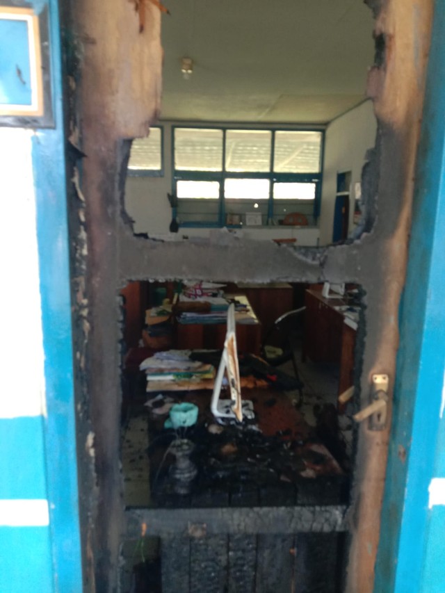 Bangunan SMPN1 Cikelet yang berada di Kecamatan Cikelet, Kabupaten Garut, Jawa Barat dibakar orang tidak dikenal. Foto: Dok. Istimewa