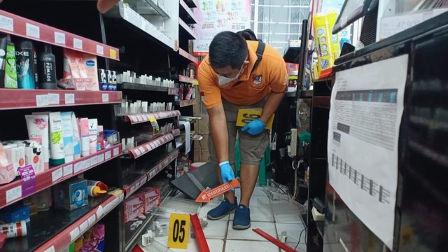 Minimarket di Brebes Dibobol Maling, Rokok hingga Minyak Telon Digondol (31374)