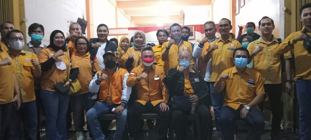 DPD Partai Hanura Salurkan Bantuan Sembako untuk 5 Kabupaten di Kalbar (33502)