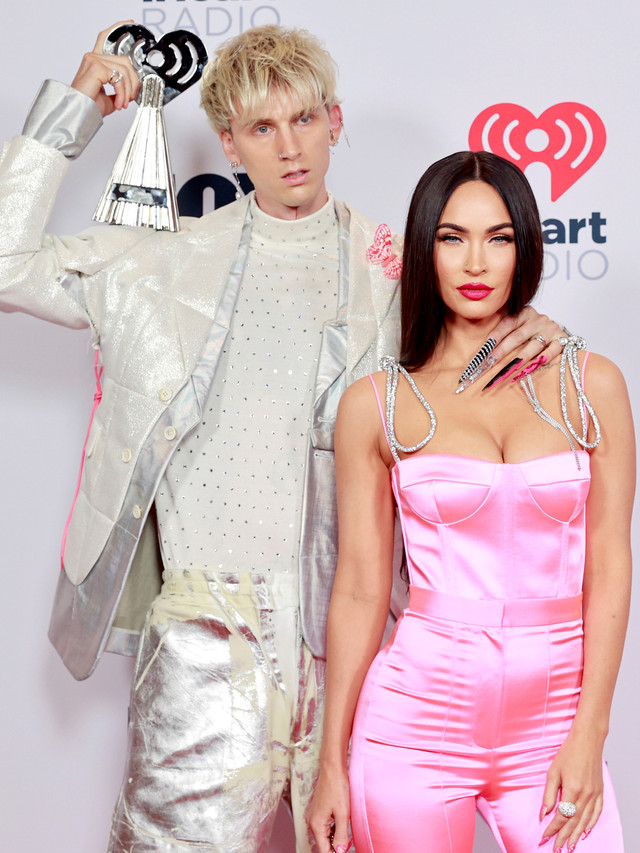 Machine Gun Kelly dan Megan Fox menghadiri iHeartRadio Music Awards 2021 di The Dolby Teater di Los Angeles, California, yang disiarkan langsung di FOX pada 27 Mei 2021. Foto: Emma McIntyre/Getty Images/iHeartMedia