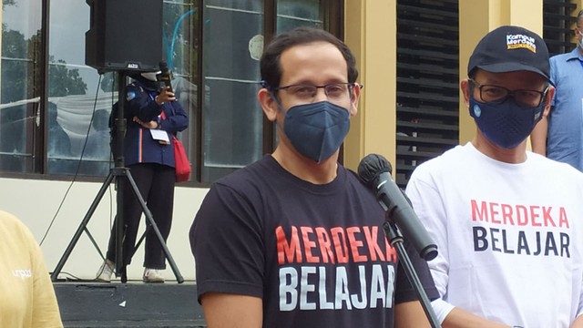 Mendikbudristek Nadiem Makarim memberikan keterangan di Kampus Unpad, Kota Bandung, dalam kegiatan Kampus Merdeka pada Senin (17/1). Foto: Rachmadi Rasyad/kumparan