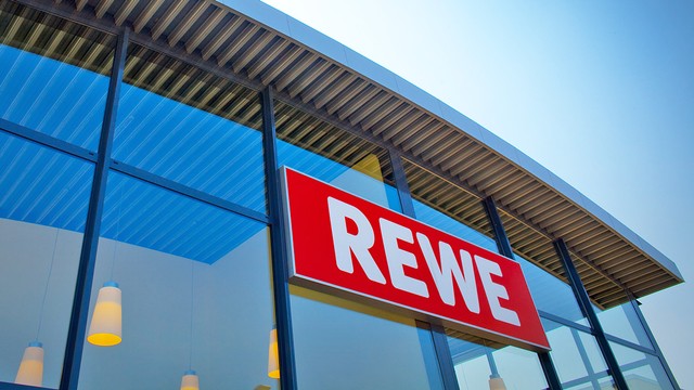 Kantor Koperasi REWE yang modern dan visioner. Sumber: www.stores-shops.de