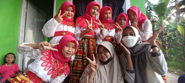 Mahasiswa KKN Unila Pekon Garut Dukung Pelestarian Tari Daerah Lampung