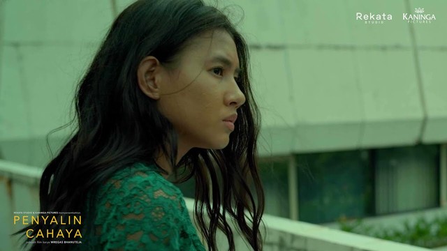 Review Film Penyalin Cahaya Menguras Menutup Dan Mengubur Si Medusa 