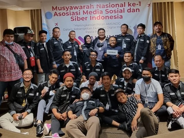 Peserta Musyawarah Nasional (Munas) ke-1 dengan tema bertajuk “Meningkatkan Peran AMSINDO dalam Kebangkitan Ekonomi Digital Indonesia Pasca-Pandemi” di Prima In Hotel, Yogyakarta. Foto: AMSINDO. (14/1/2022).