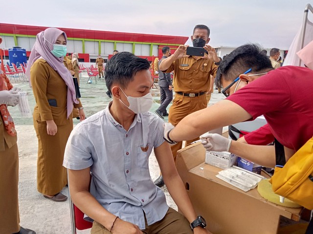 Sejumlah Pejabat di Lingkungan Pemkot Bandar Lampung Mendapatkan Vaksin Booster (3)