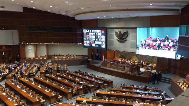 Rapat paripurna DPR pengesahan RUU Ibu Kota Negara (RUU IKN). Foto: Paulina Herasmaranindar/kumparan