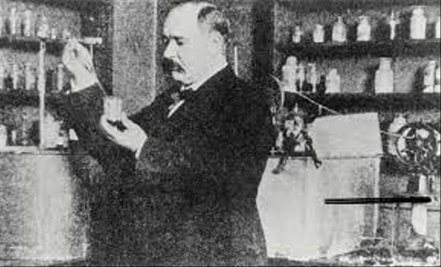 Mengenal Teori Ion Svante August Arrhenius | kumparan.com