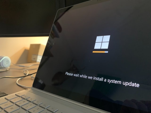 Update Windows 10. Sumber: unsplash.com