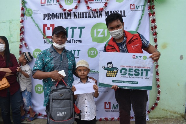 MTT Telkomsel Gandeng IZI Sumsel Laksanakan Khitanan Massal untuk Dhuafa