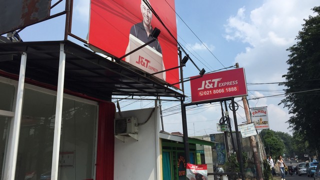 Kios J&T Express. Foto: Abdul Latif/Kumparan