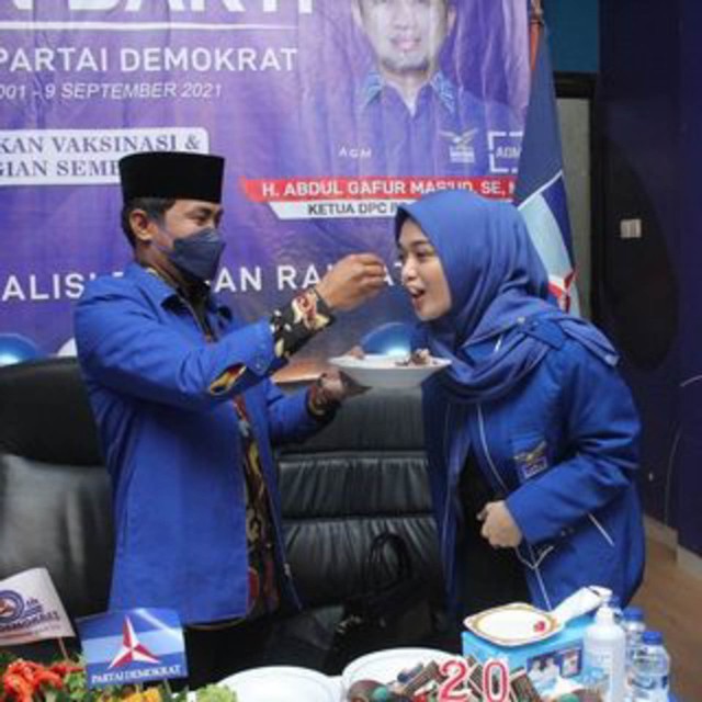 Bendum DPC Demokrat Balikpapan, Nur Afifah Balqis (kanan), tersangka KPK. Foto: Instagram.com/nafgis_