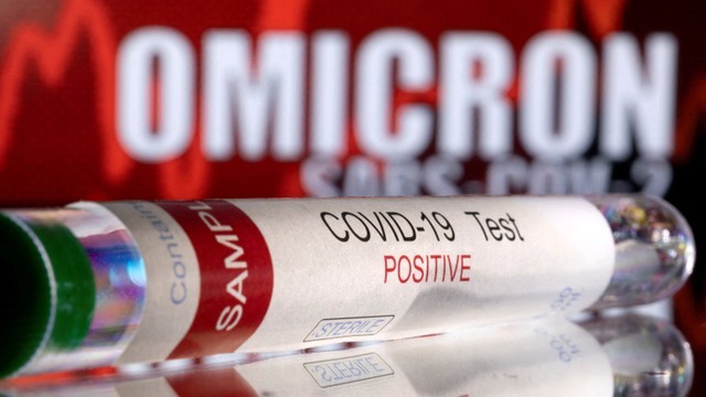 Ilustrasi virus corona Omicron. Foto: Dado Ruvic/REUTERS