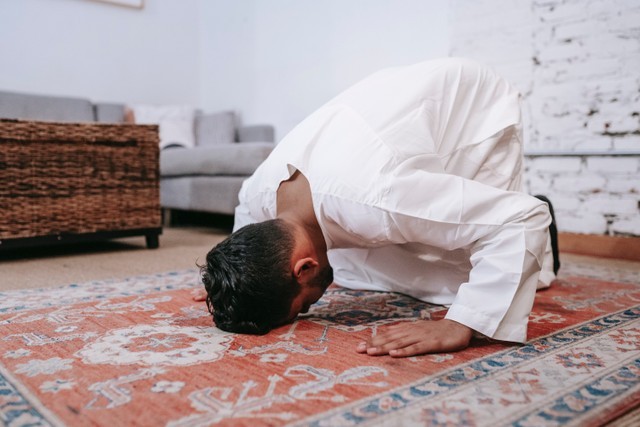 Ilustrasi sholat tahajud. Foto: Pexels