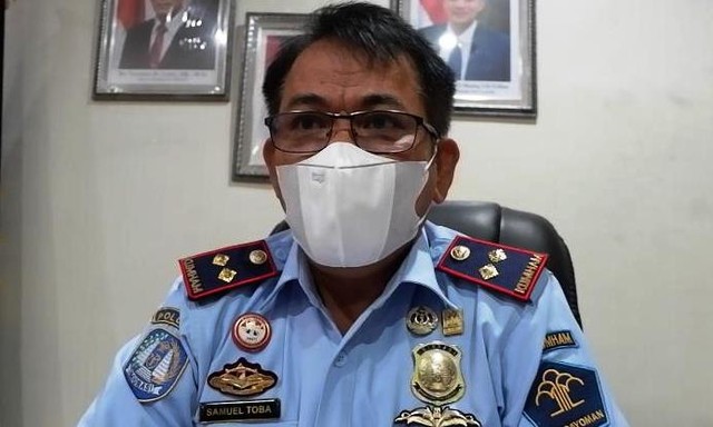 Kepala Imigrasi Kelas I TPI Kendari, Samuel Toba. Foto: Deden Saputra/kendarinesia.