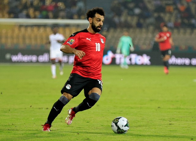 Pemain Mesir Mohamed Salah saat melawan Sudan di Stade Ahmadou Ahidjo, Yaounde, Kamerun, Rabu (19/1/2022). Foto: Thaier Al-Sudani/Reuters
