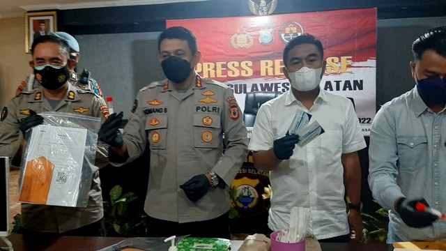 Polisi mengungkap bisnis tes COVID-19 palsu di Kota Makassar, Sulawesi Selatan. Foto: Dok. Polrestabes Makassar